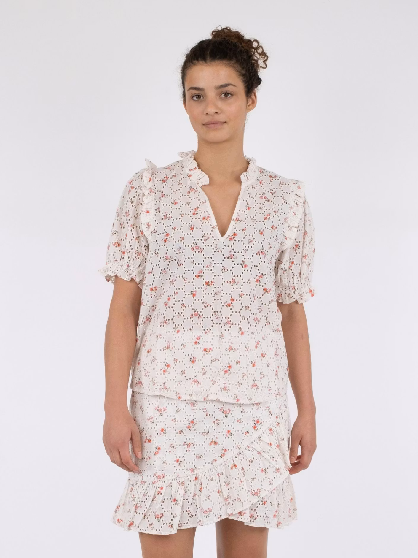 Neo Noir - Rosalie Embroidery Rose Blouse (Pink)