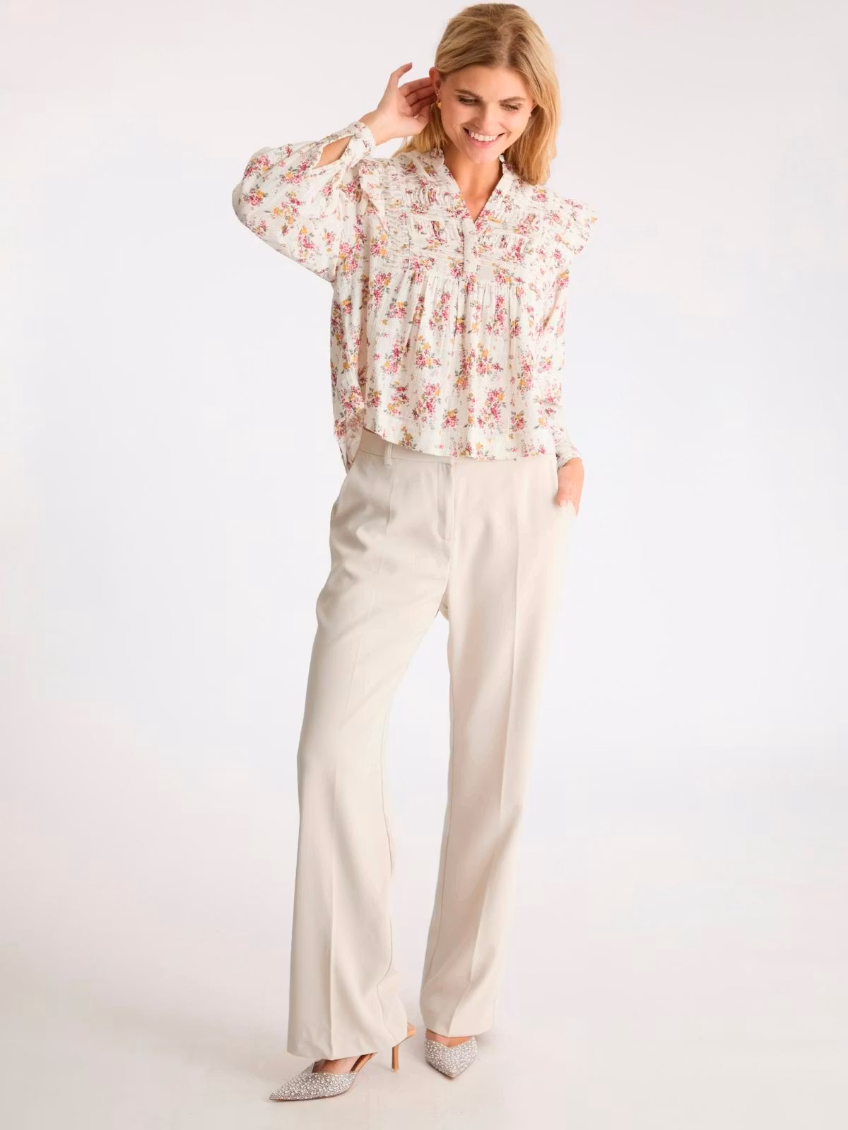 Neo Noir - Alicia Flower Oasis Blouse (Off White)