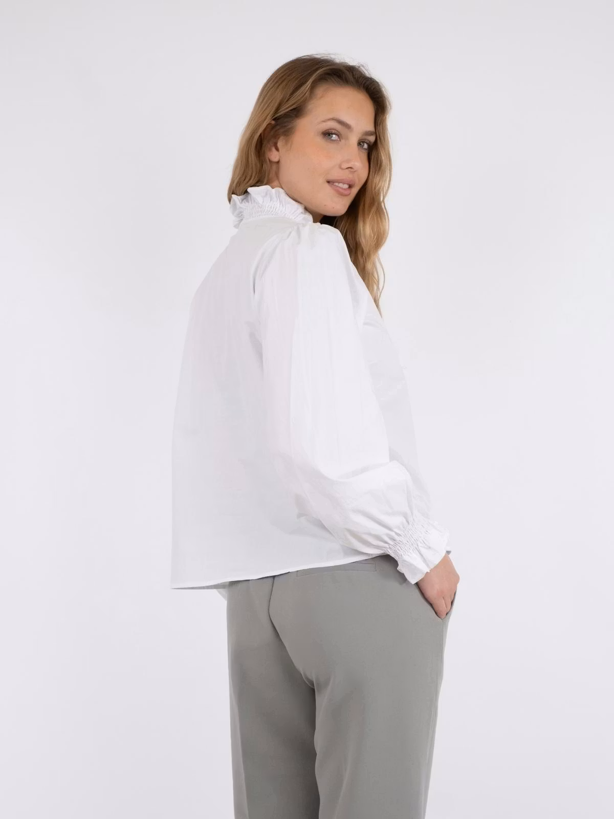 Neo Noir - Brielle Solid Shirt (White)