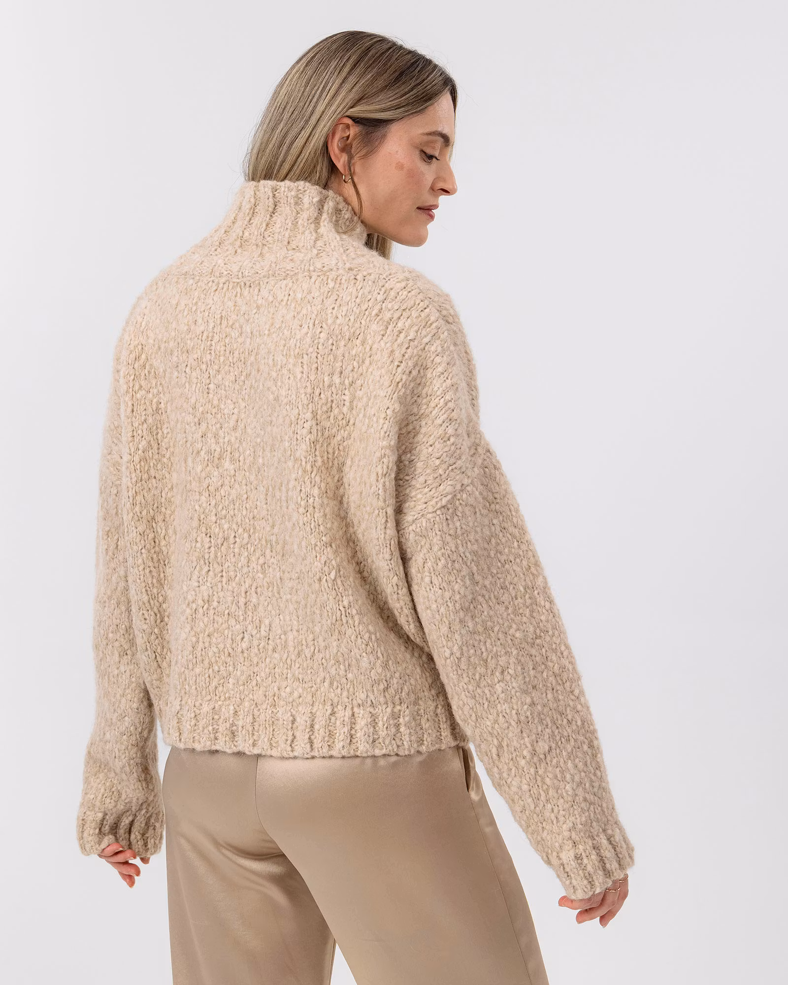 Holebrook - Moa V-Neck (Sand)