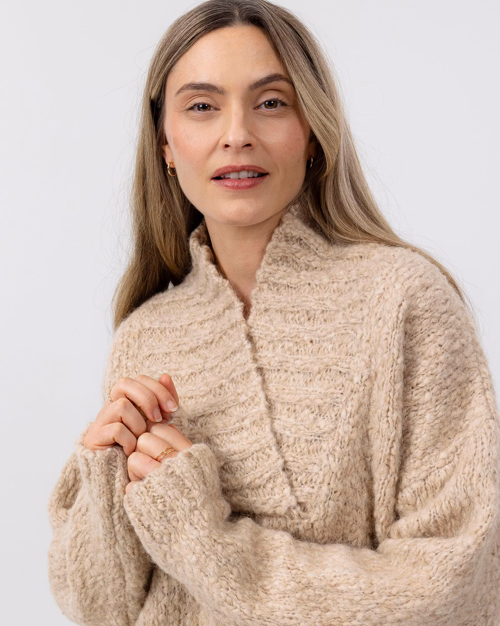 Holebrook - Moa V-Neck (Sand)