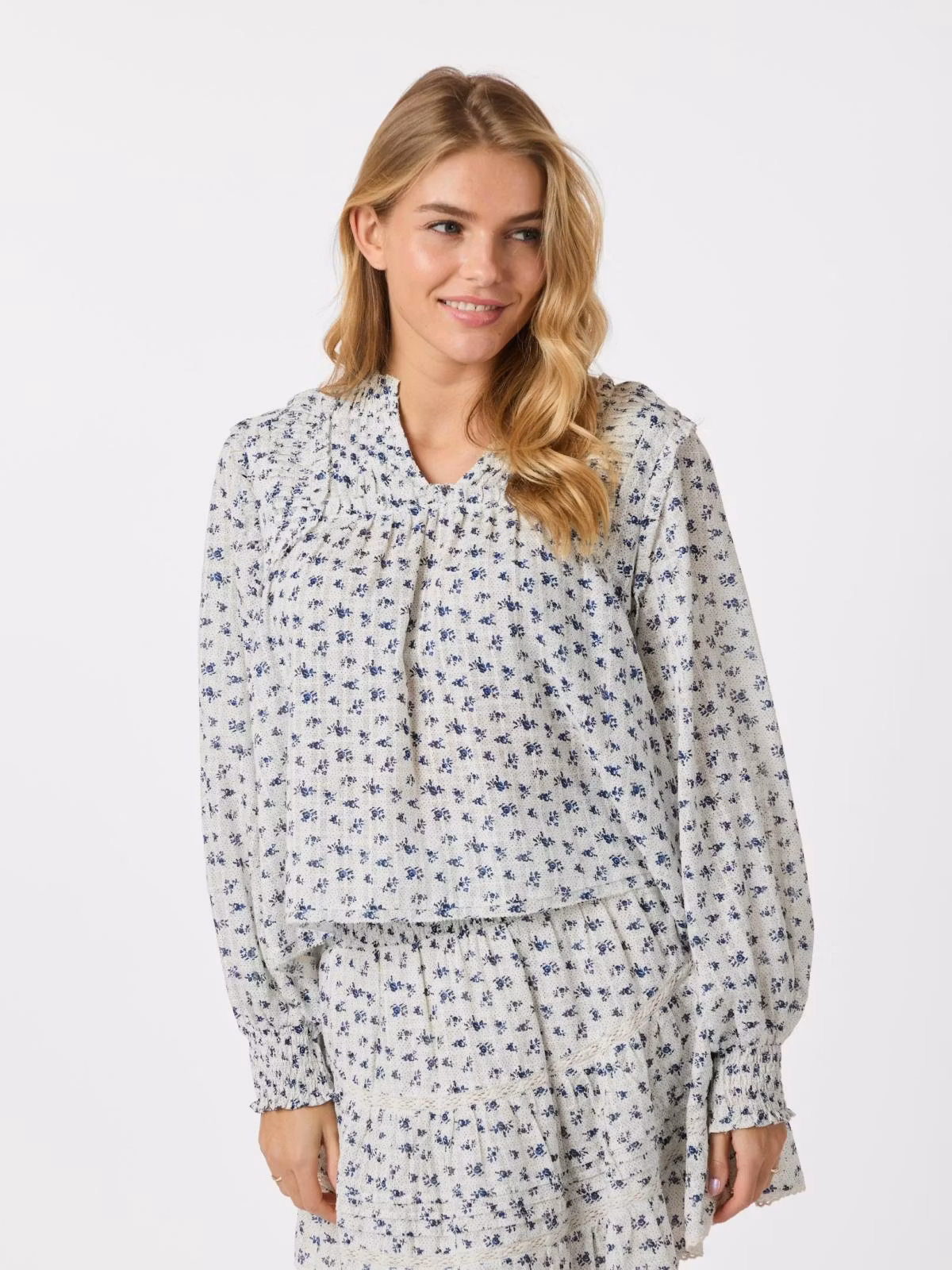 Neo Noir - Nipoa Dot Flower Blouse (Blue)