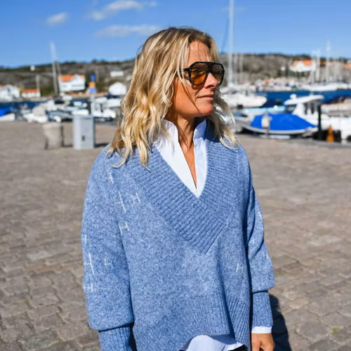 Hést - FAM V-neck Sweater (Faded Blue)