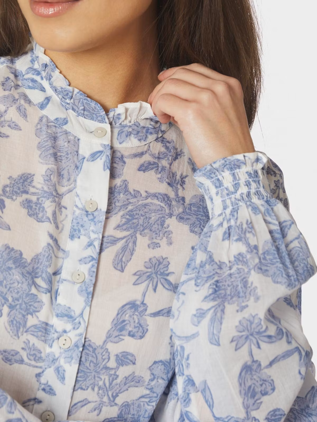 Neo Noir - Oda Flower Spring Shirt (White)