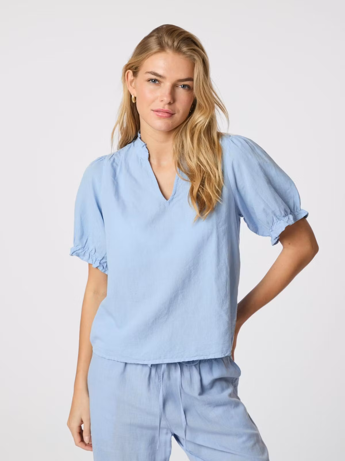 Neo Noir - Odesa Linen Blouse (Light Blue)