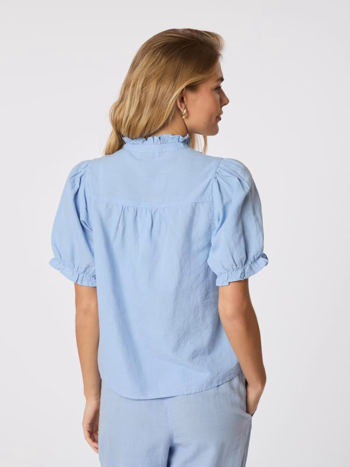 Neo Noir - Odesa Linen Blouse (Light Blue)