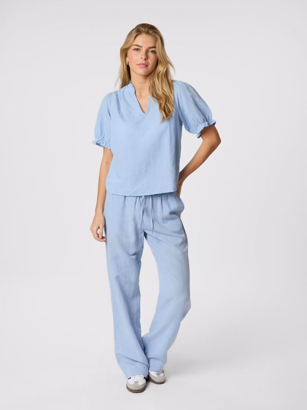 Neo Noir - Odesa Linen Blouse (Light Blue)