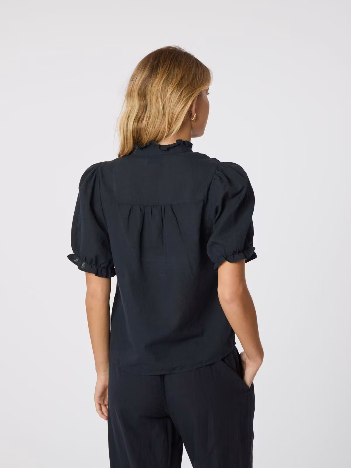 Neo Noir - Odesa Linen Blouse (Navy)