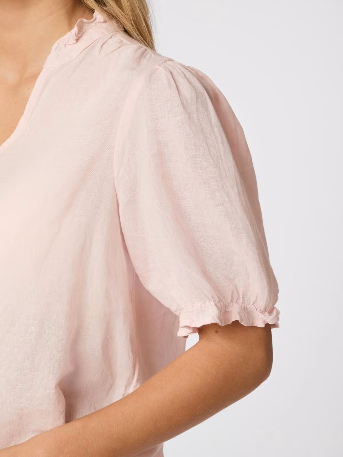 Neo Noir - Odesa Linen Blouse (Rose smoke)