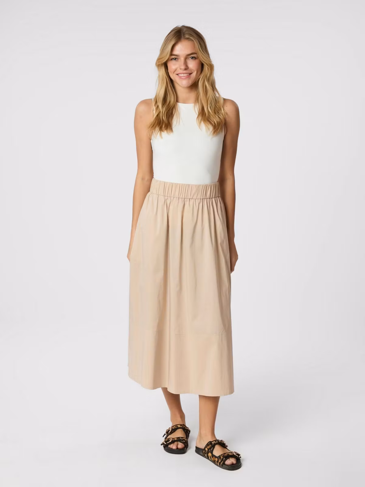 Neo Noir - Yara Poplin Skirt (Dark Sand)