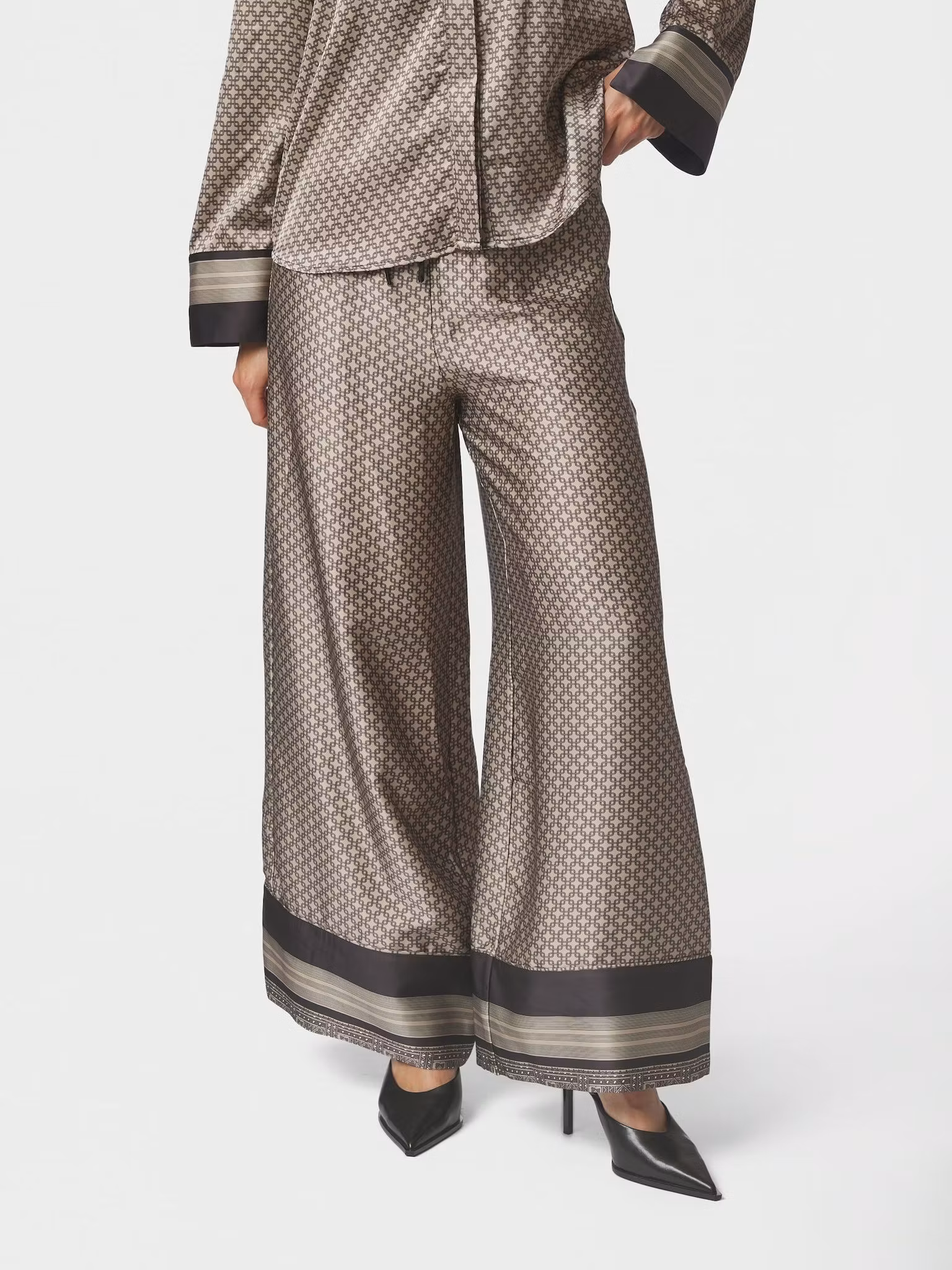 Neo Noir - Sora Pattern Pants (Beige)