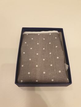 Näsduk - Grå med vita prickar