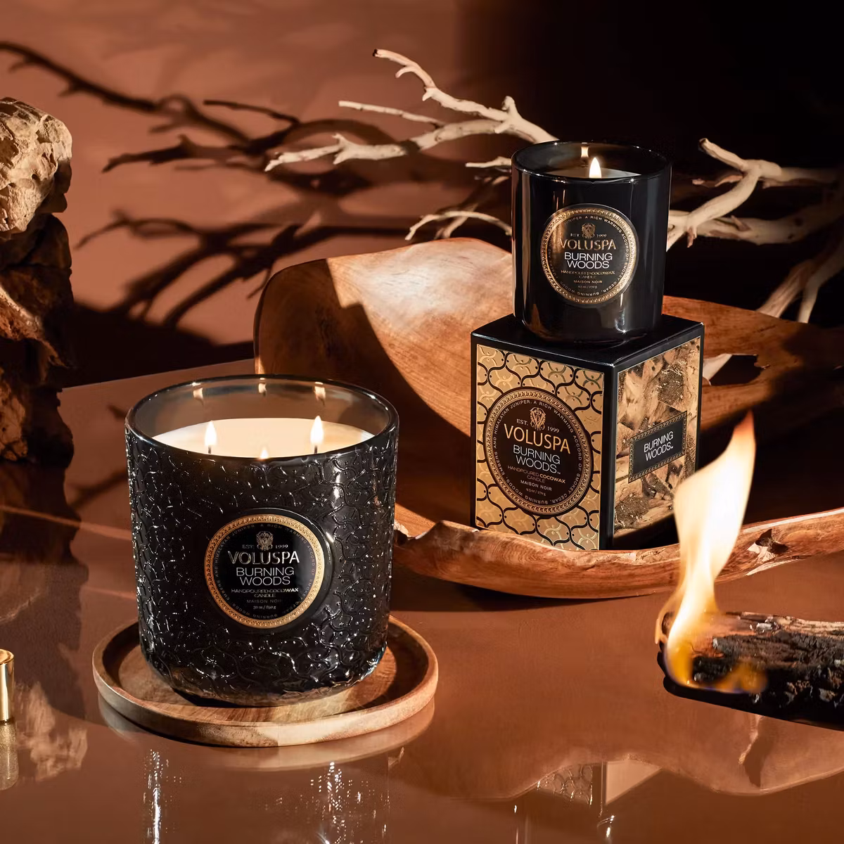Voluspa - BURNING WOODS - Classic candle