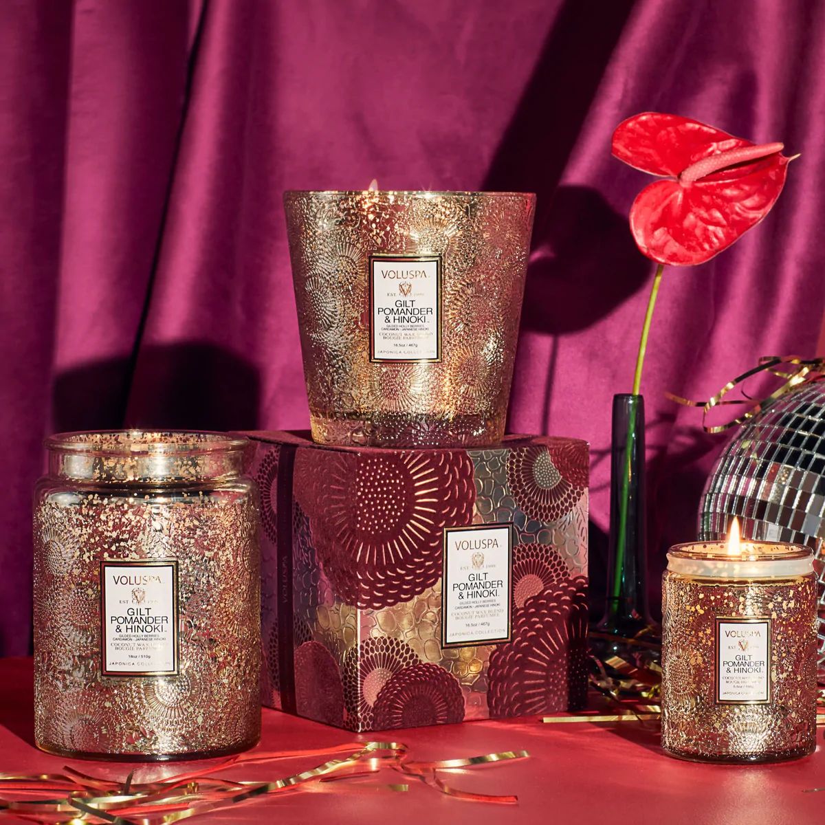 Voluspa - GILT POMANDER & HINOKI - PETITE PEDESTAL CANDLE