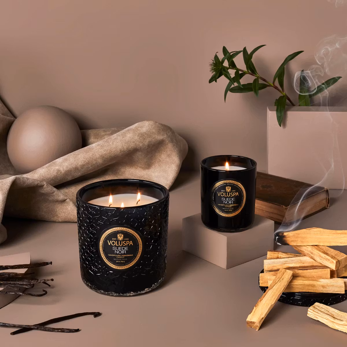 Voluspa - SUEDE NOIR - CLASSIC CANDLE