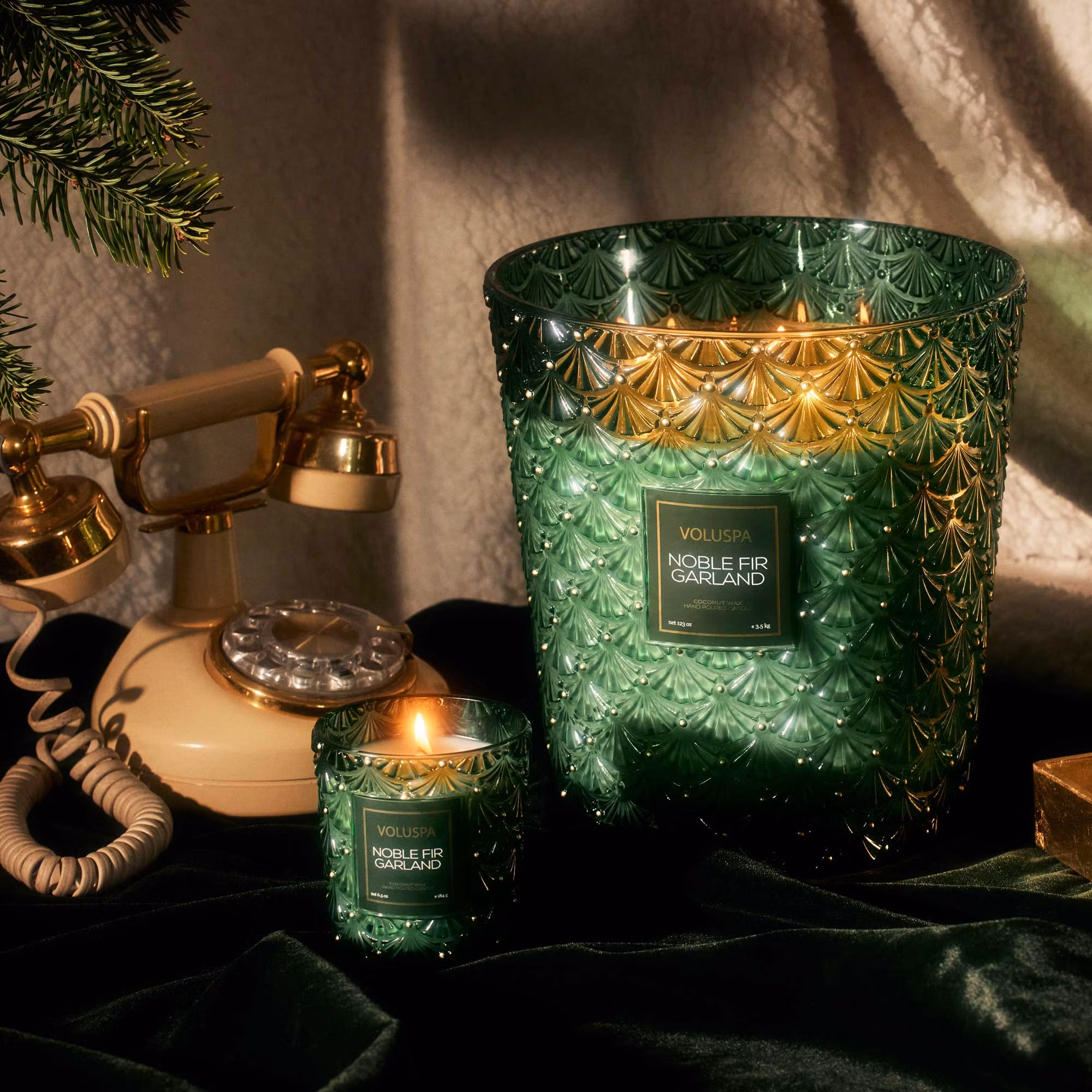 Voluspa - NOBLE FIR GARLAND - 5 WICK HEARTH CANDLE