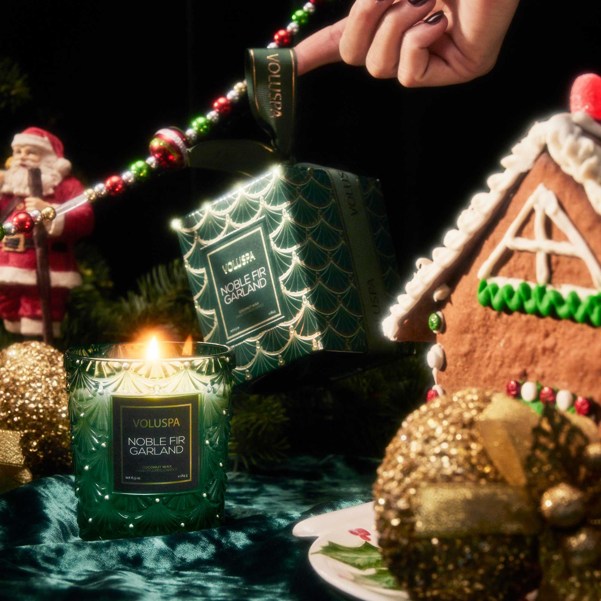 Voluspa - NOBLE FIR GARLAND - Classic Jar Candle