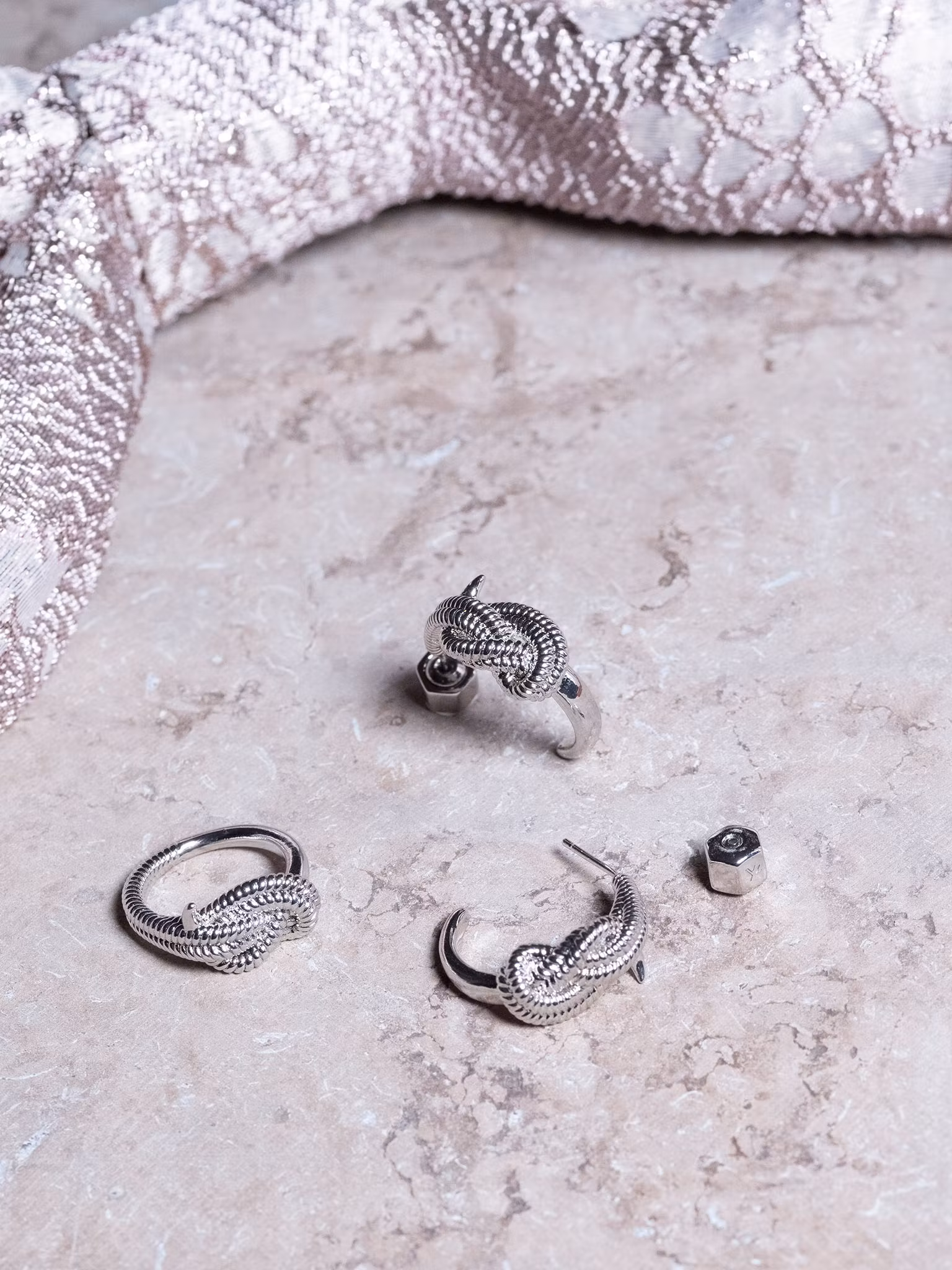 Ylva Li - YVES KNOT EARRINGS – SILVER