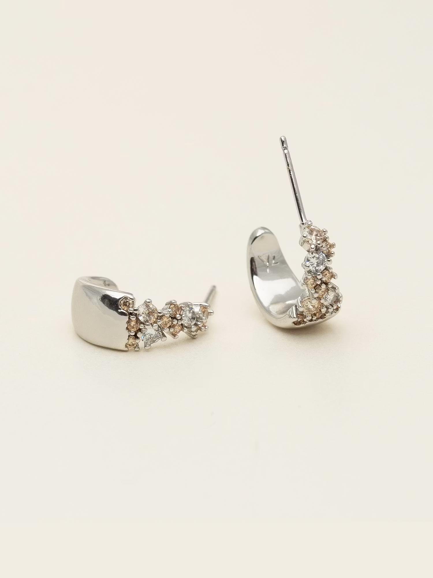 Ylva Li - PETITE MEADOW EARRINGS – CHAMPAGNE