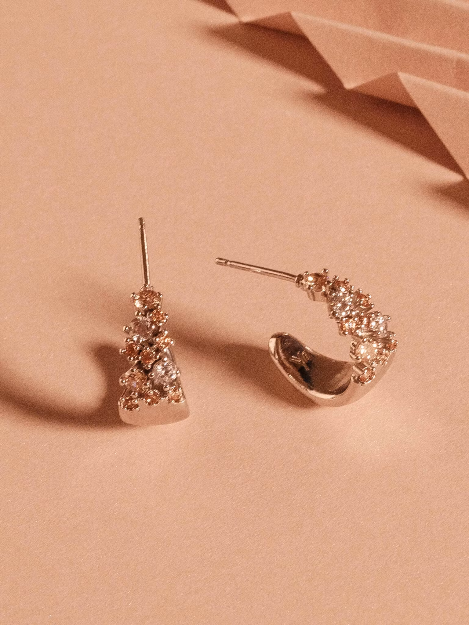 Ylva Li - PETITE MEADOW EARRINGS – CHAMPAGNE