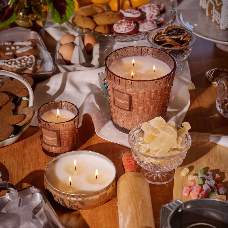 VOLUSPA - Gingerbread Chalet Large Glass Jar with lid