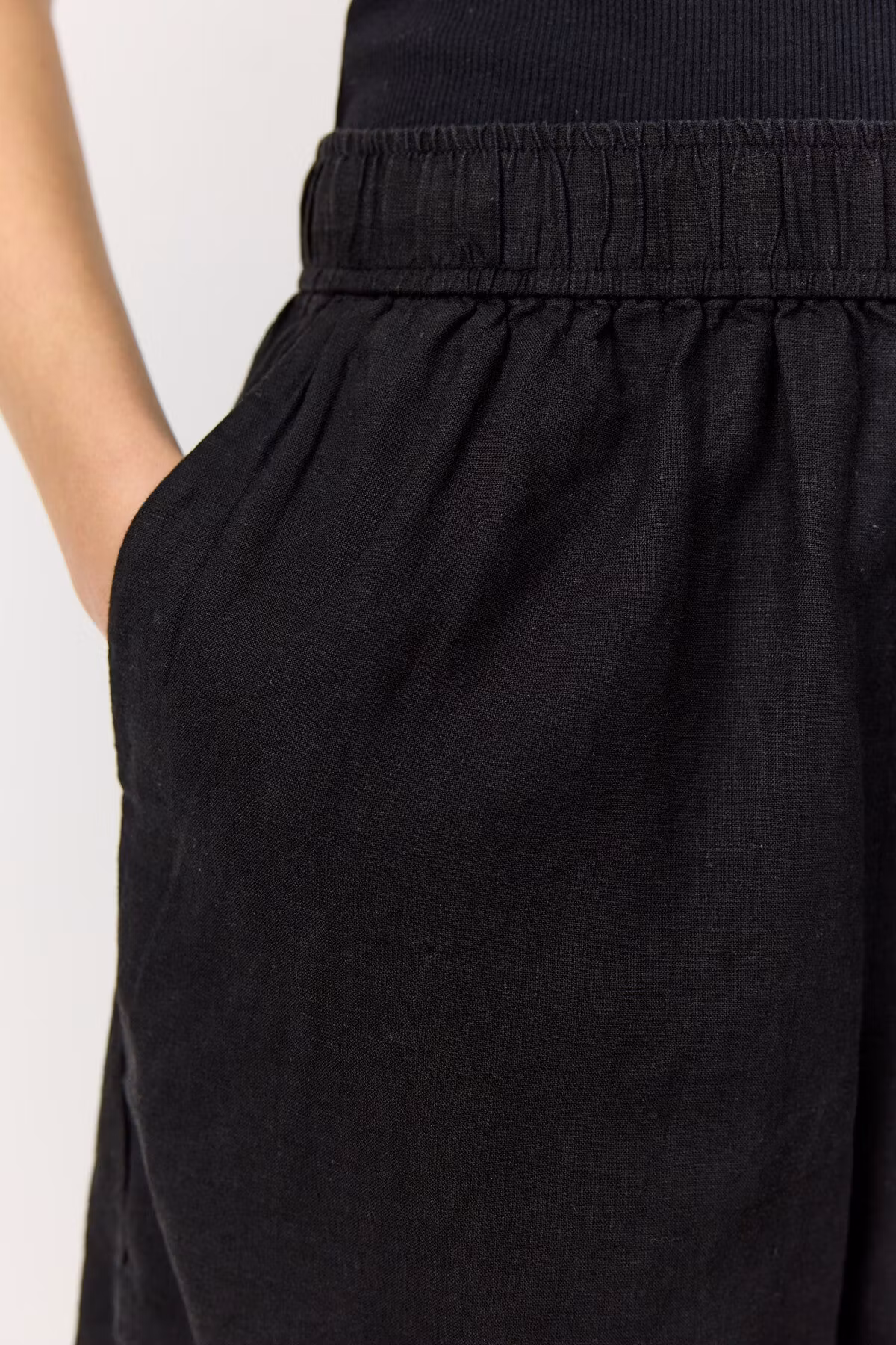 Levete Room - LR-NAJA 8 Shorts - Svart