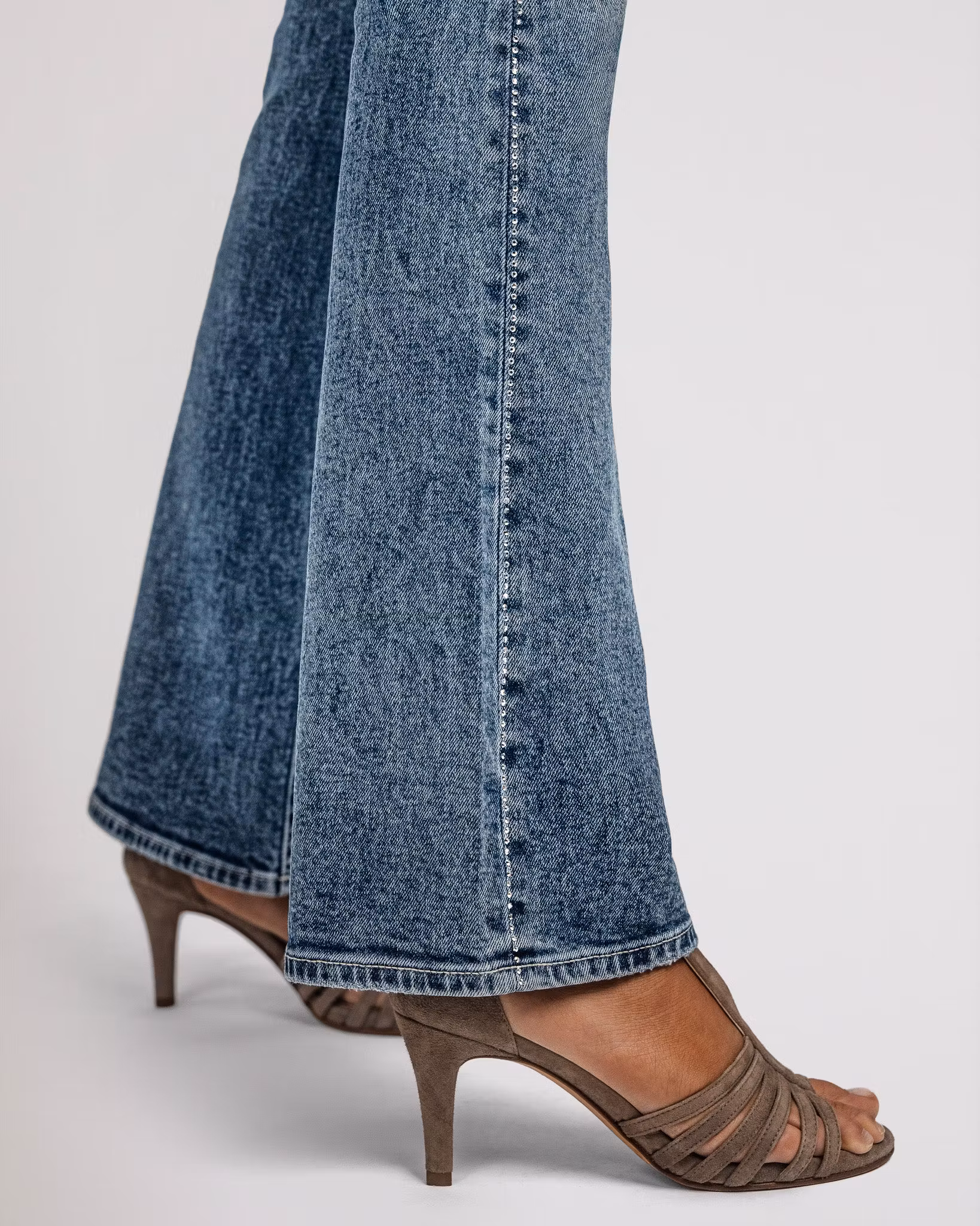 True Religion - CRYSTAL BECCA LOW RISE BOOTCUT - MEDIUM WASH