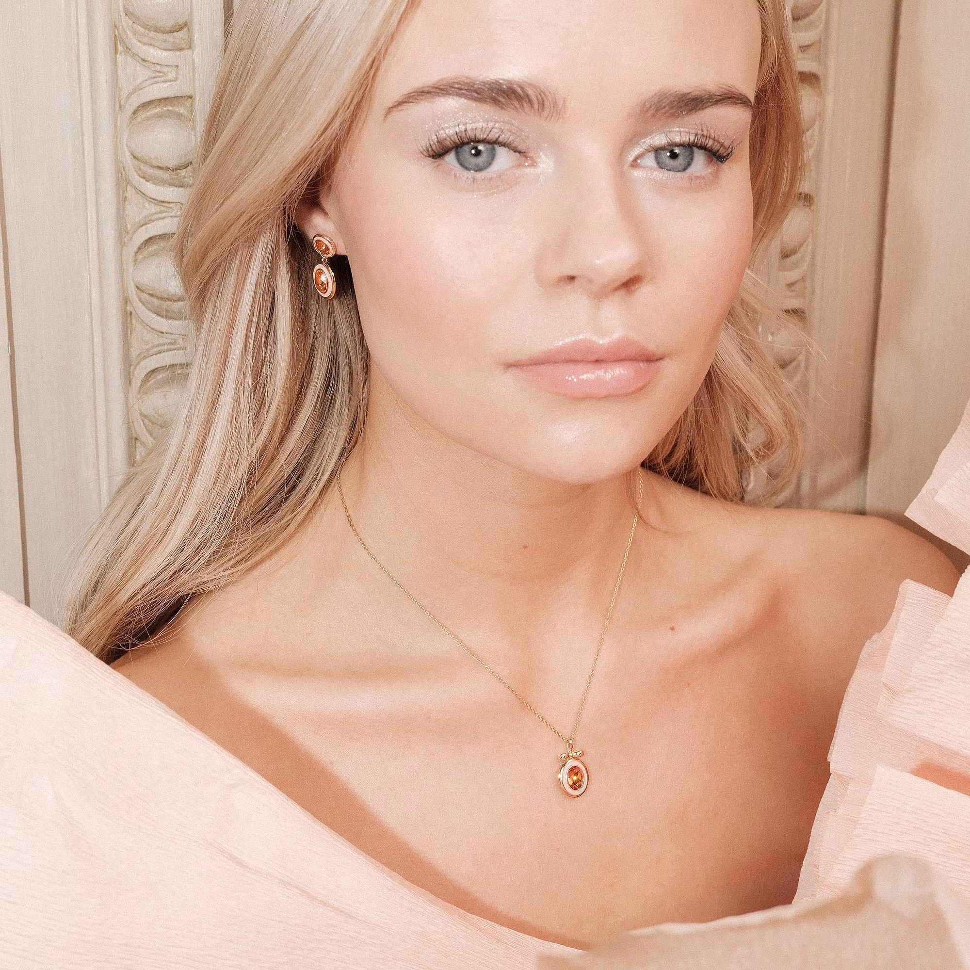 AMBER NECKLACE – PEACHES