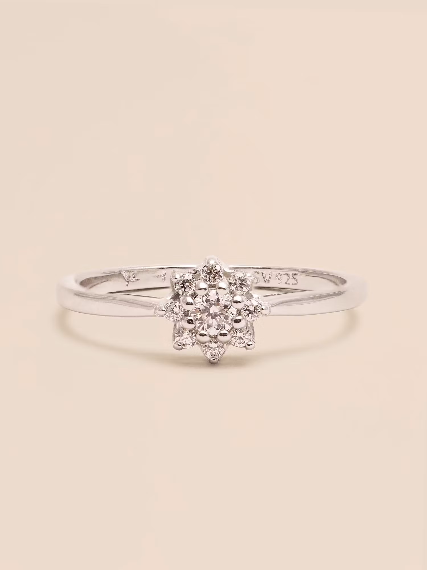 YLVA LI - PRINCESS DIAMOND FLOWER RING – 0.17 CT