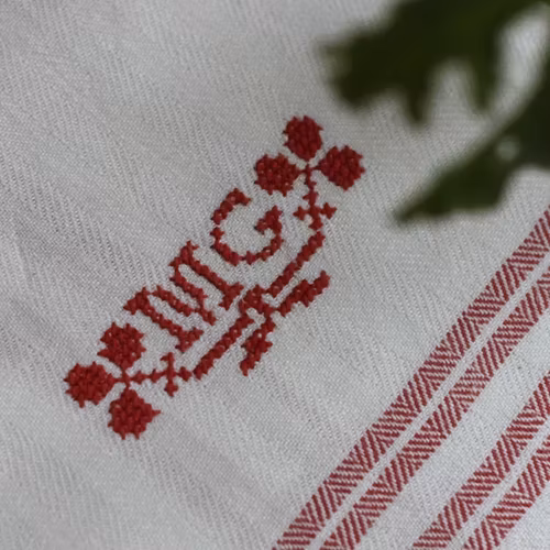 Handduk - Linne Monogram MG Röd