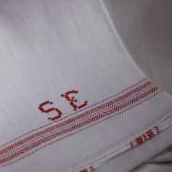 Handduk - Linne Monogram SE Röd