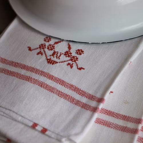 Handduk - Linne Monogram N Röd