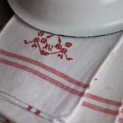 Handduk - Linne Monogram N Röd