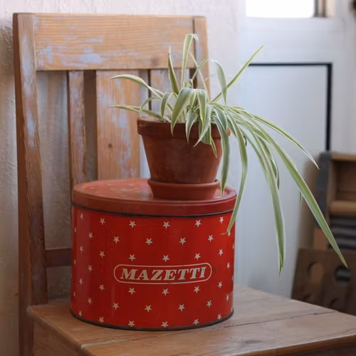 Plåtburk - Röd med Stjärnor