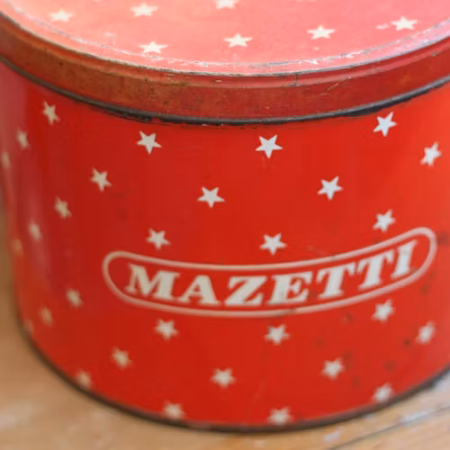 Plåtburk - Röd med Stjärnor