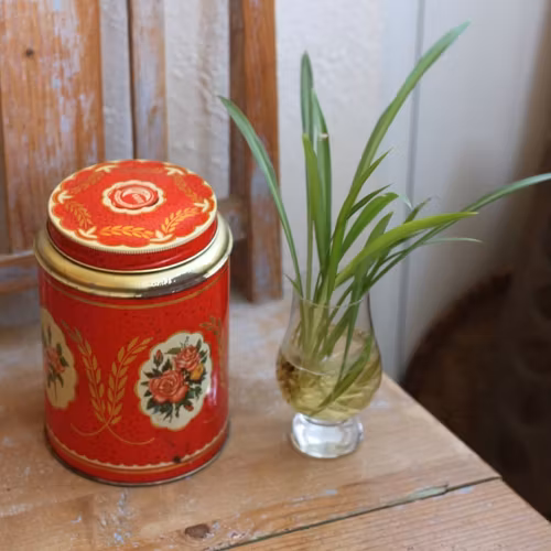 Plåtburk - Kaffeburk Röd Blommig