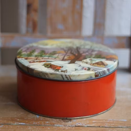 Plåtburk - Röd med Vintermotiv