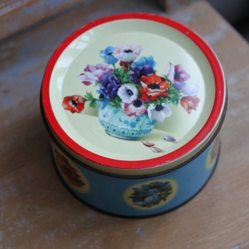 Plåtburk - Blå med Blommor