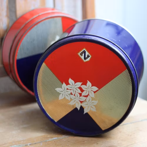 Plåtburk - Blå med Dekor