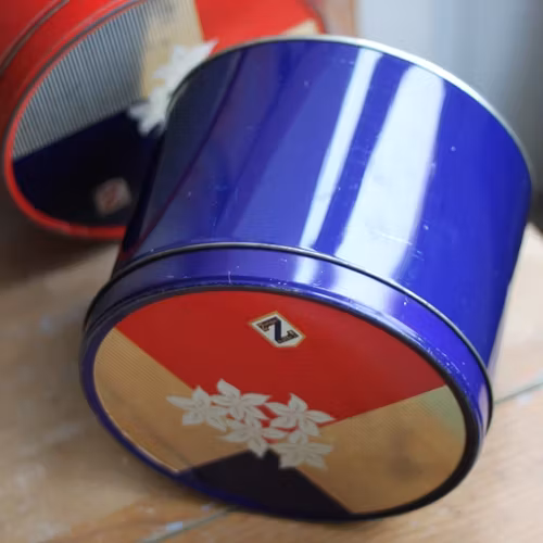 Plåtburk - Blå med Dekor