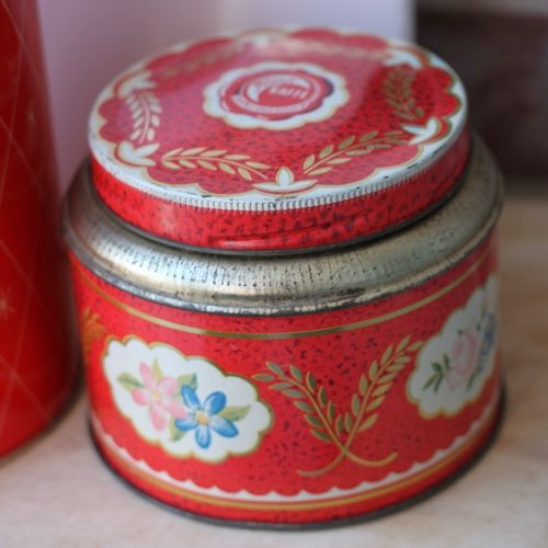 Plåtburk - Kaffeburk Röd med Blommigt Motiv