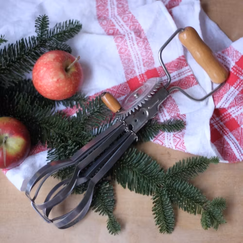 Köksredskap - Visp med Ljust Trähandtag