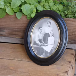 Fotografi - Tre Systrar i Oval Ram