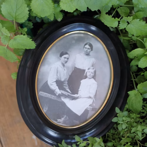 Fotografi - Tre Systrar i Oval Ram