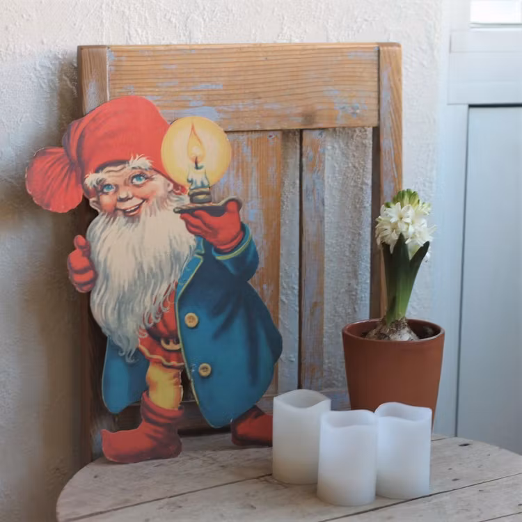 Tomte - Pappfigur i Blå rock och med Ljus