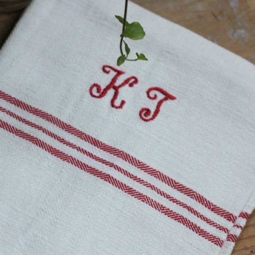 Handduk - Linne Monogram KJ Röd