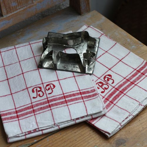 Handduk - Linne Monogram BP Röd