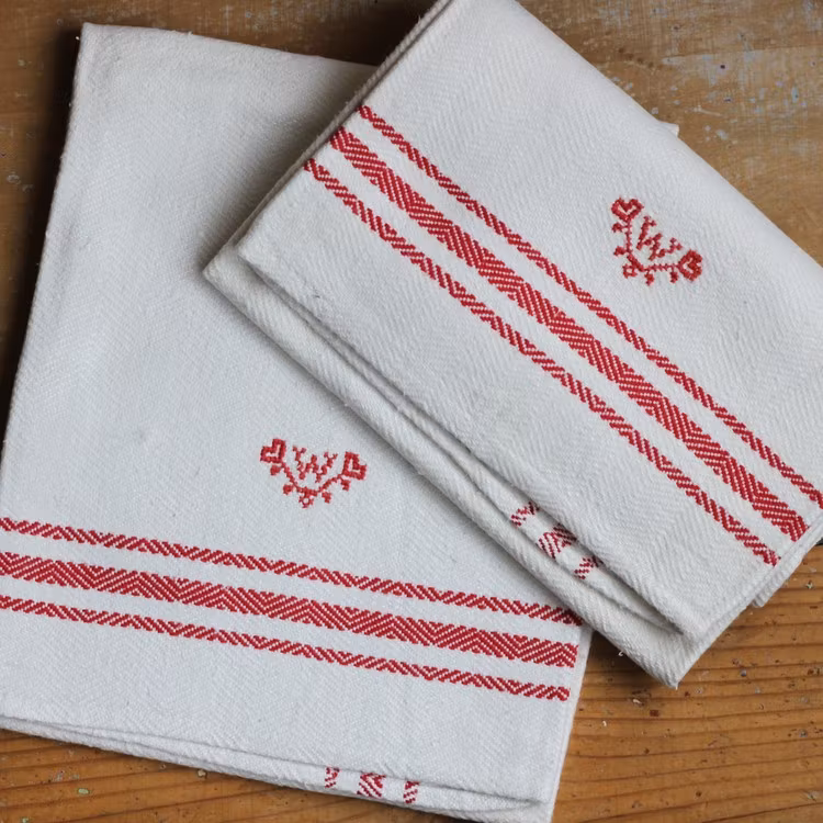 Handduk - Linne - Monogram W Röd