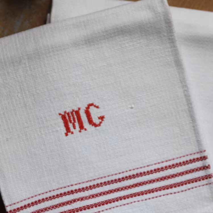 Handduk - Linne Monogram MG Röd