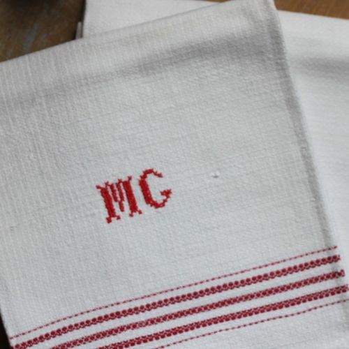 Handduk - Linne Monogram MG Röd
